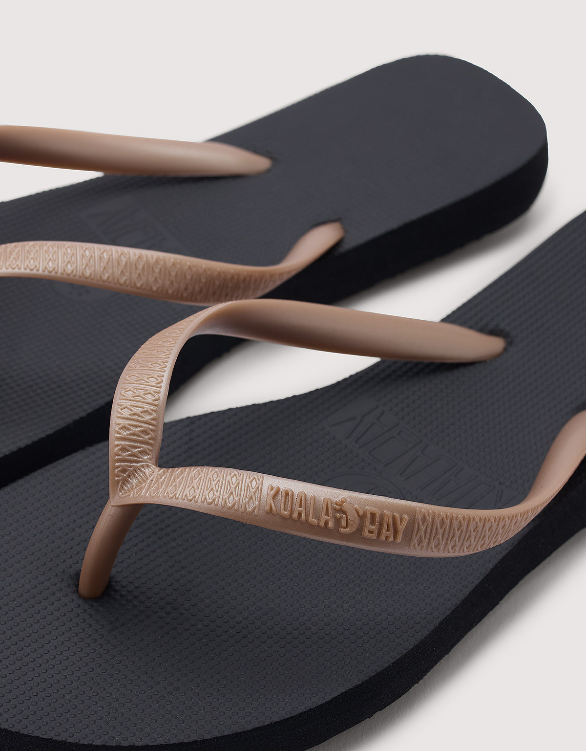 Chancla Dedo Negro y Oro - Mundaka