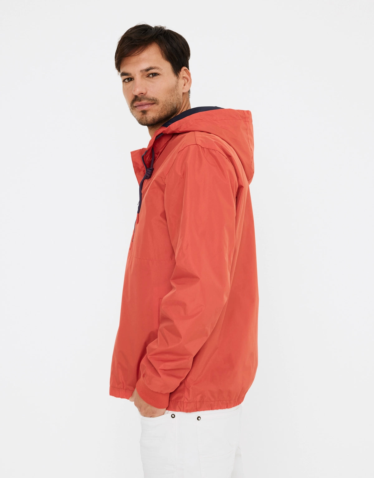 Chaqueta cortavientos roja 3