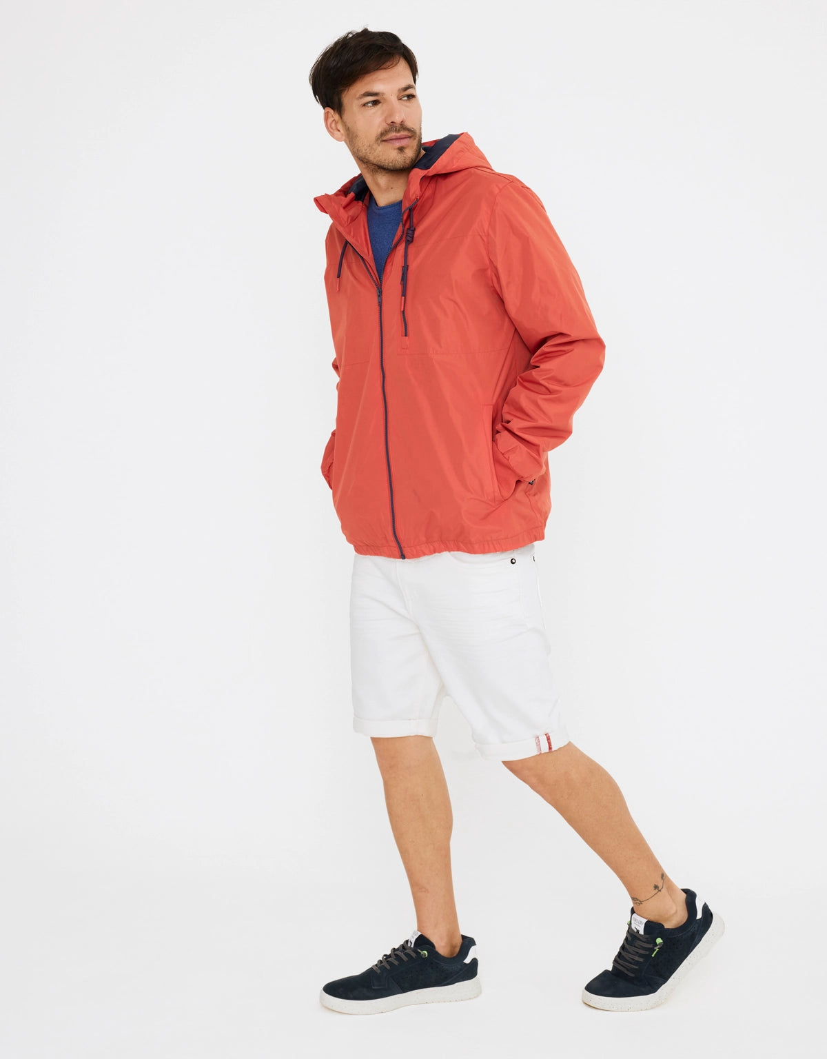 Chaqueta cortavientos roja 5