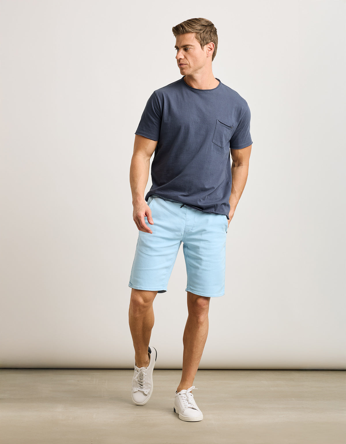 Marineblaues T-Shirt mit kurzen Ärmeln - Astre