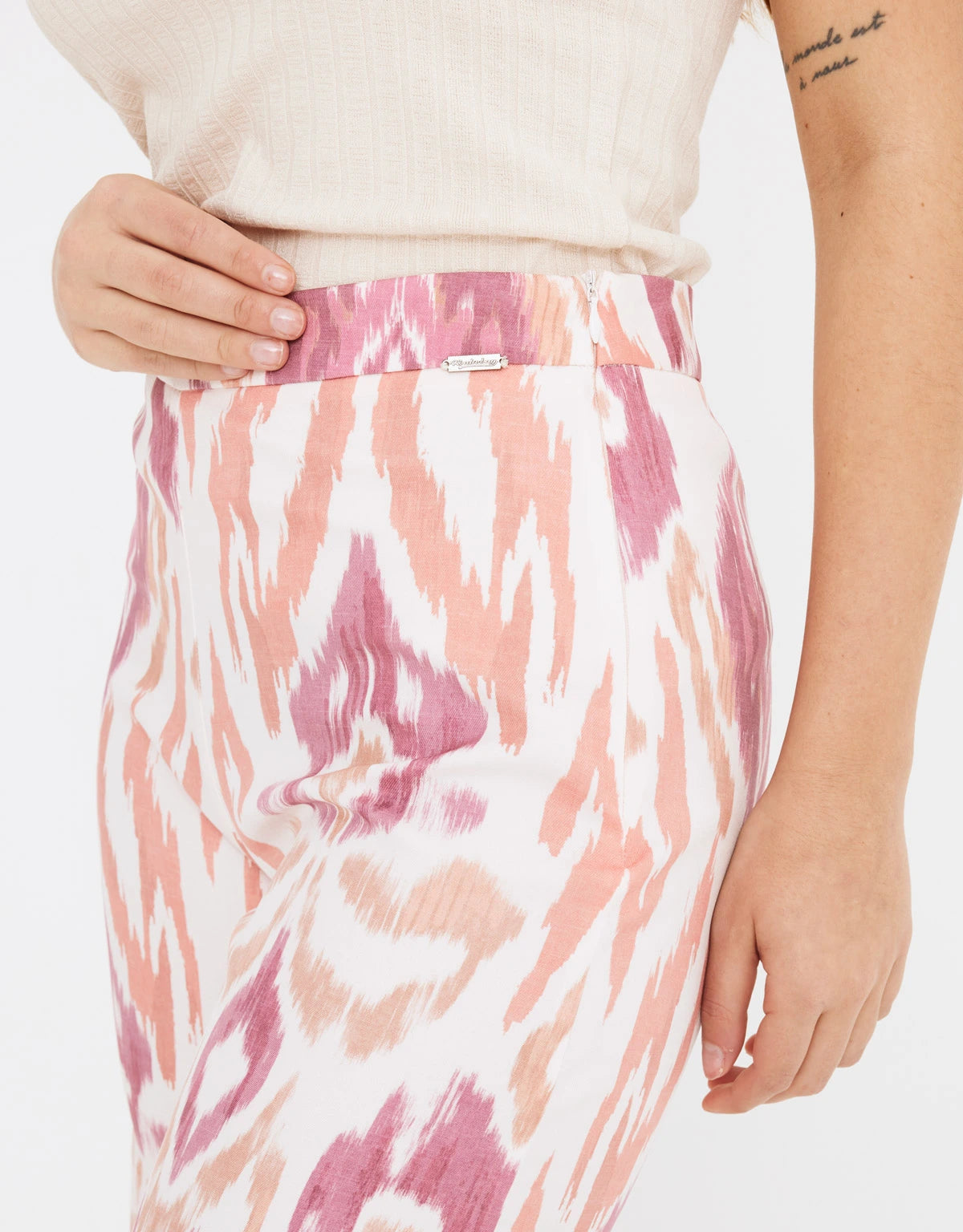 Pantalón satinado estampado 4