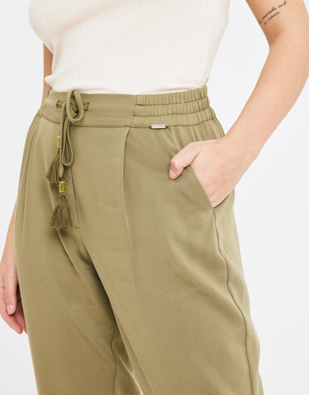 Pantalón largo cropped caqui 4