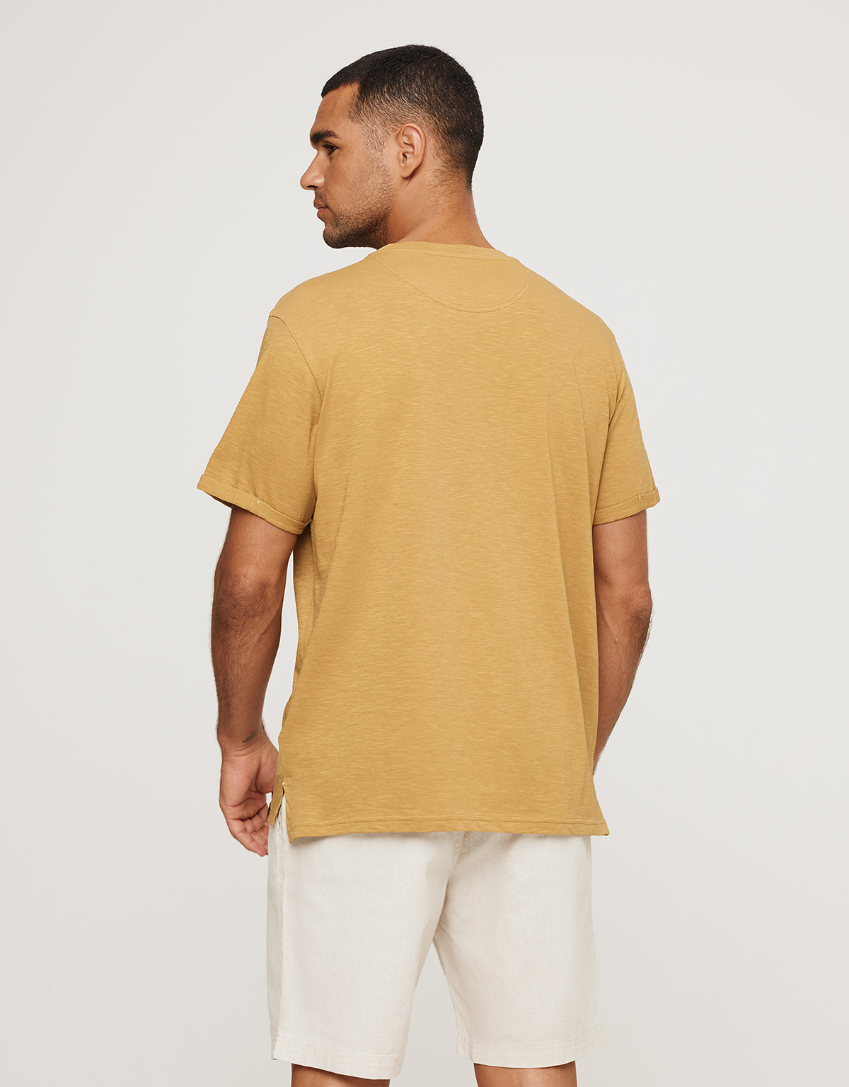 Camiseta Manga Corta Mostaza - Button