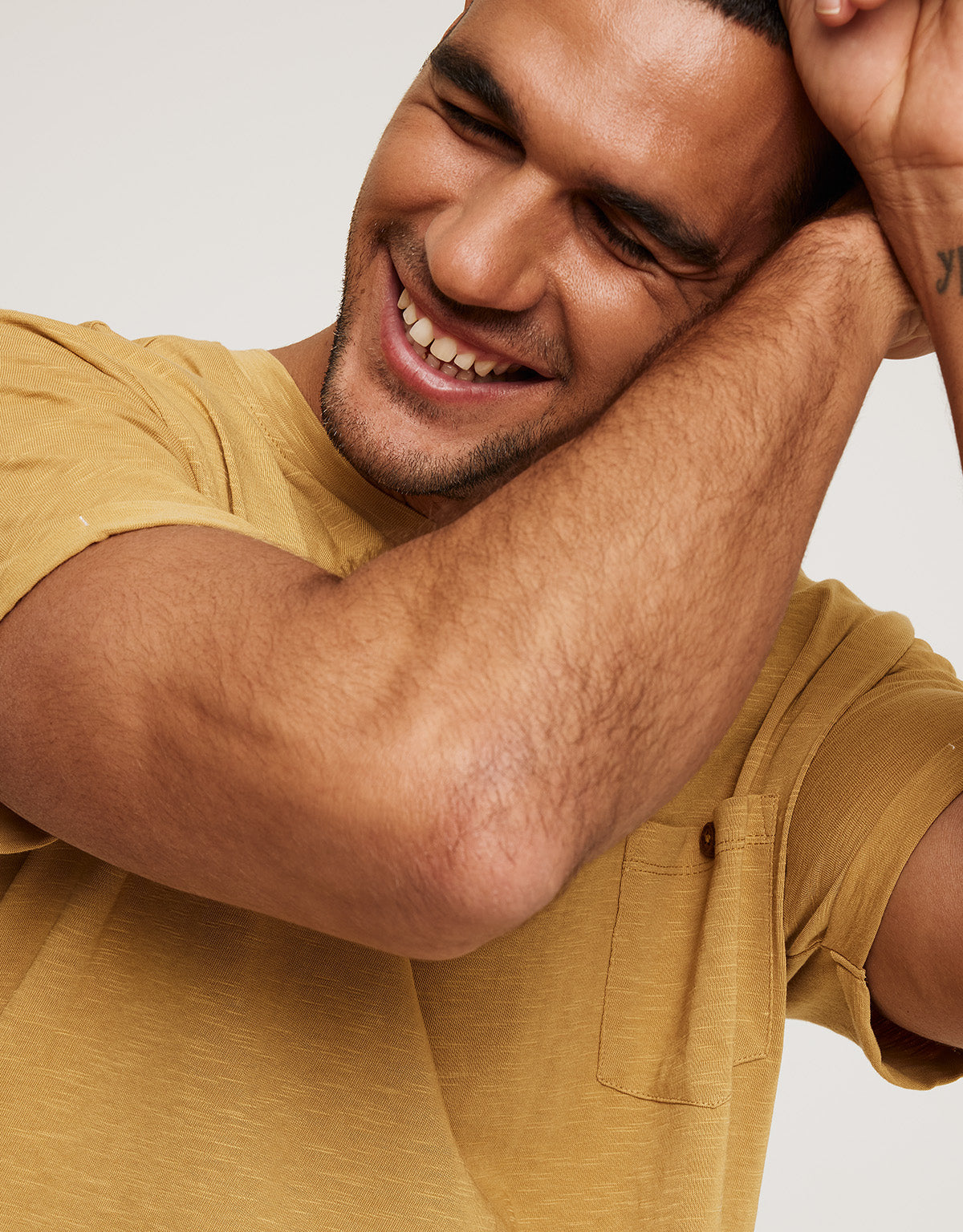 Camiseta Manga Corta Mostaza - Button