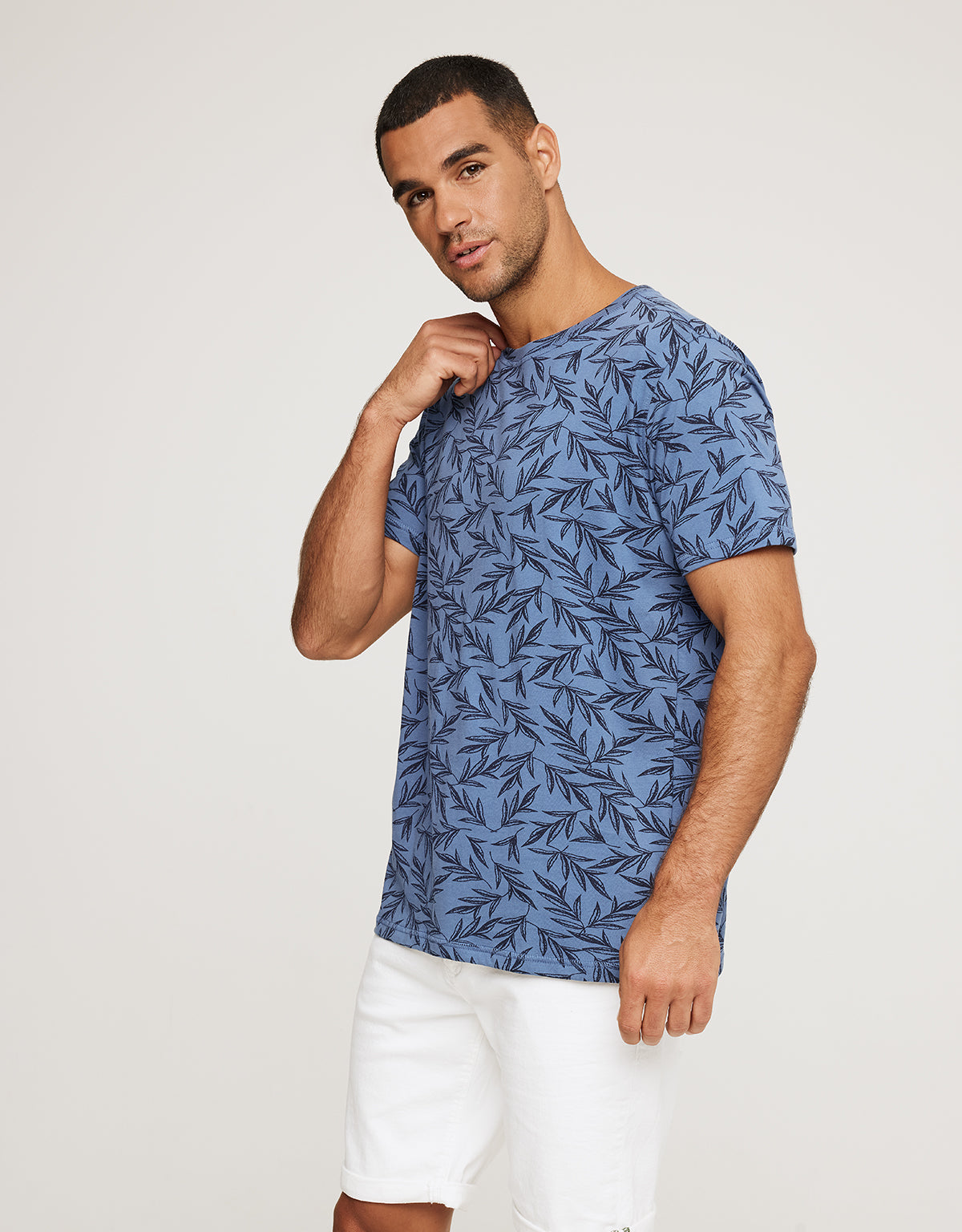Camiseta Manga Corta Estampado Hojas - Bralea Denim