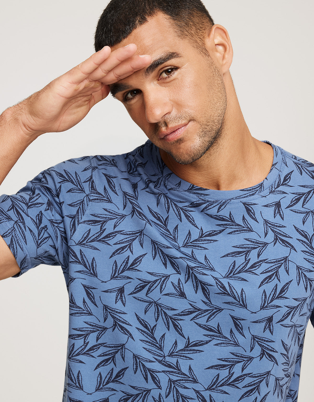 Camiseta Manga Corta Estampado Hojas - Bralea Denim