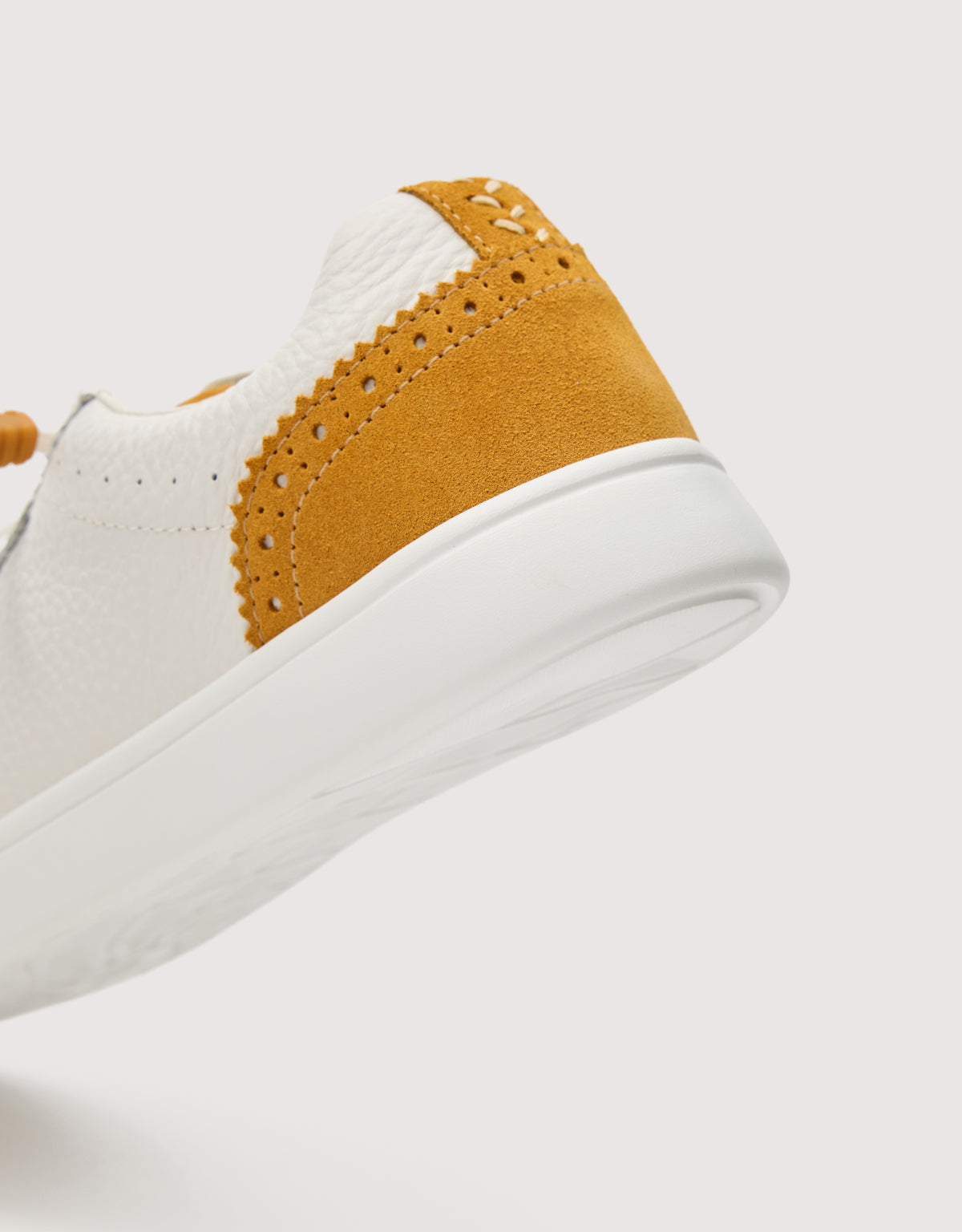 Zapatilla Blanco y Mostaza - Shokuyoku 4