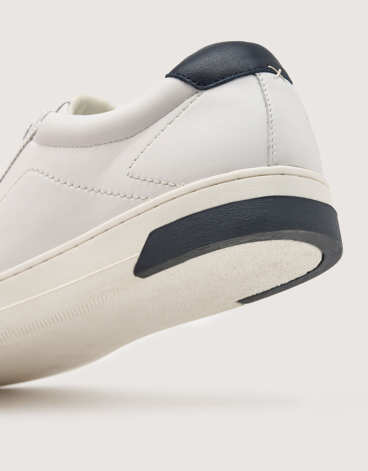 Zapatillas Deportivas Blancas - Ares 4