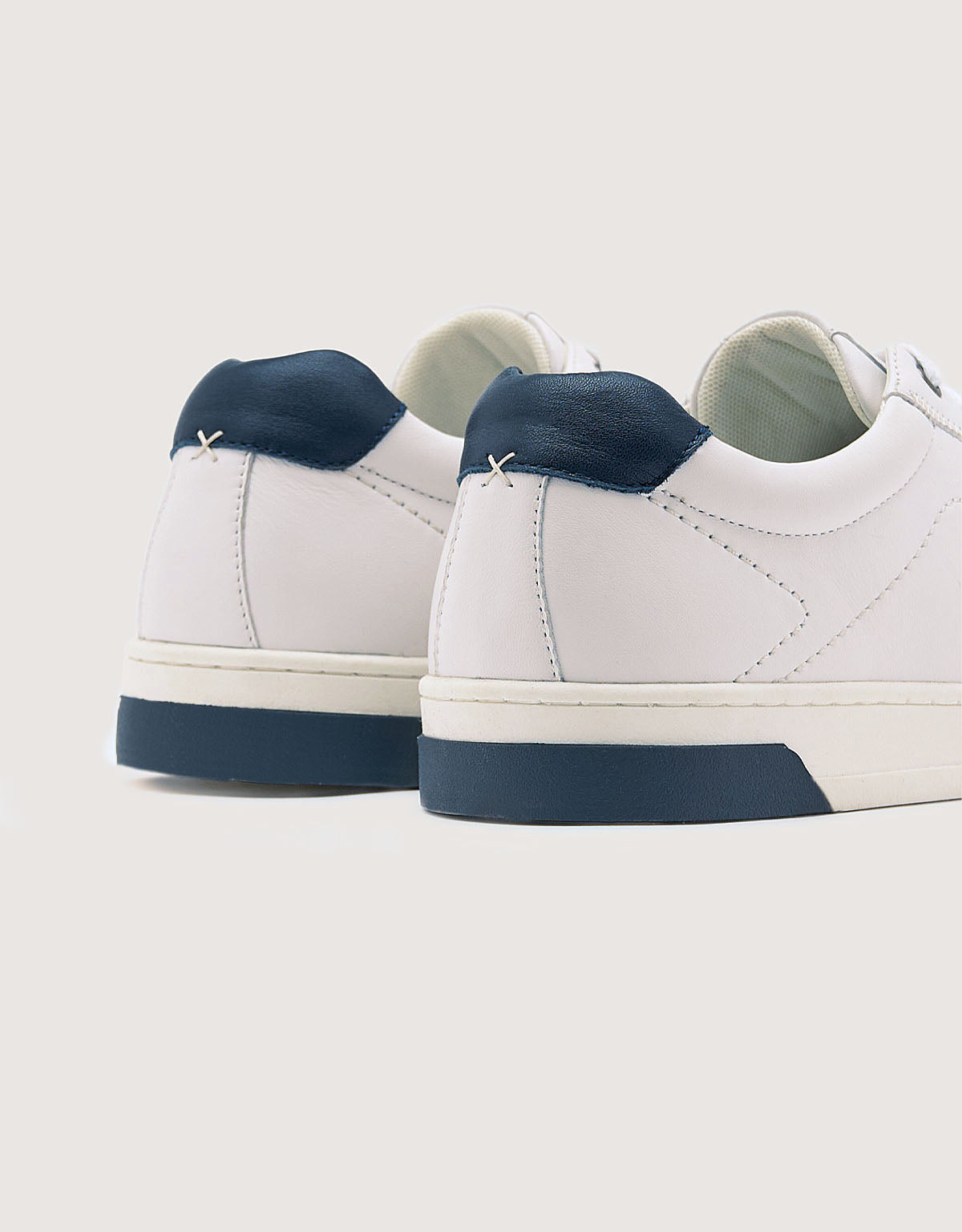 Zapatillas Deportivas Blancas - Ares 6