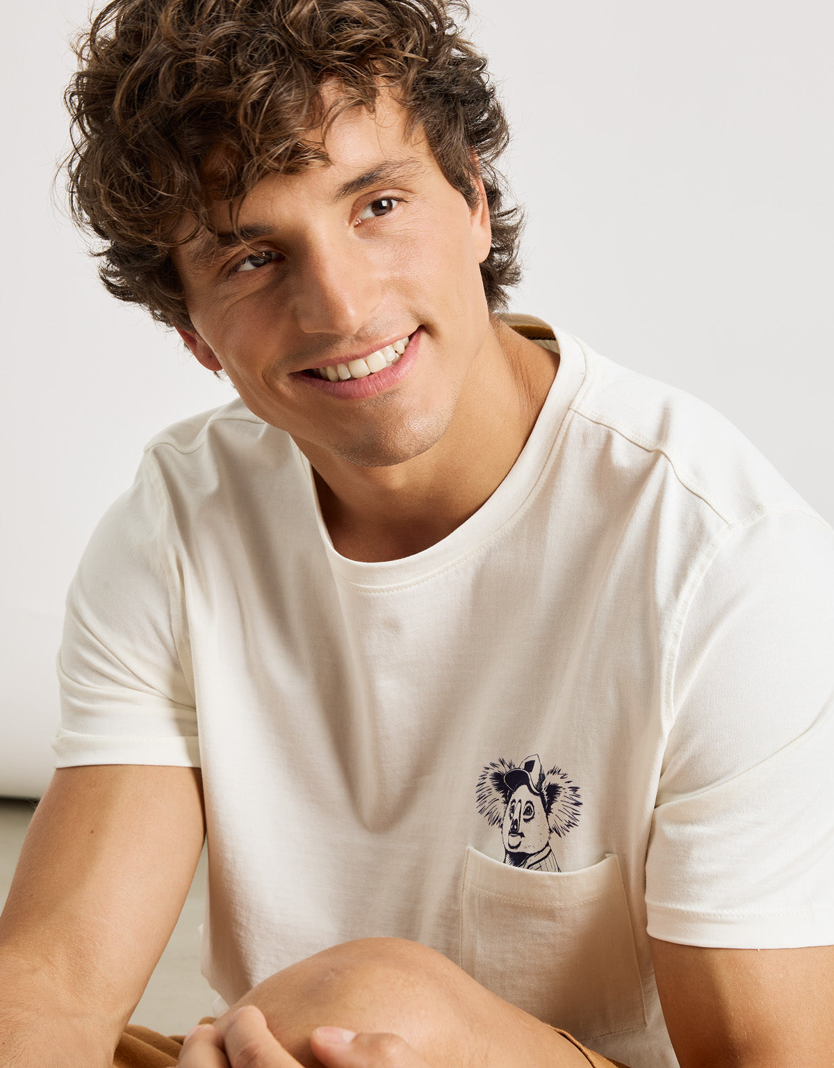 Off-White Short-Sleeved T-Shirt - Kravitz