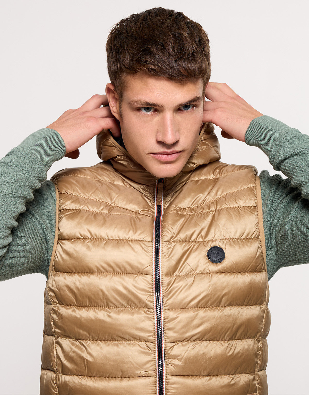 Chaleco Dorado con Capucha - Gisborne 2