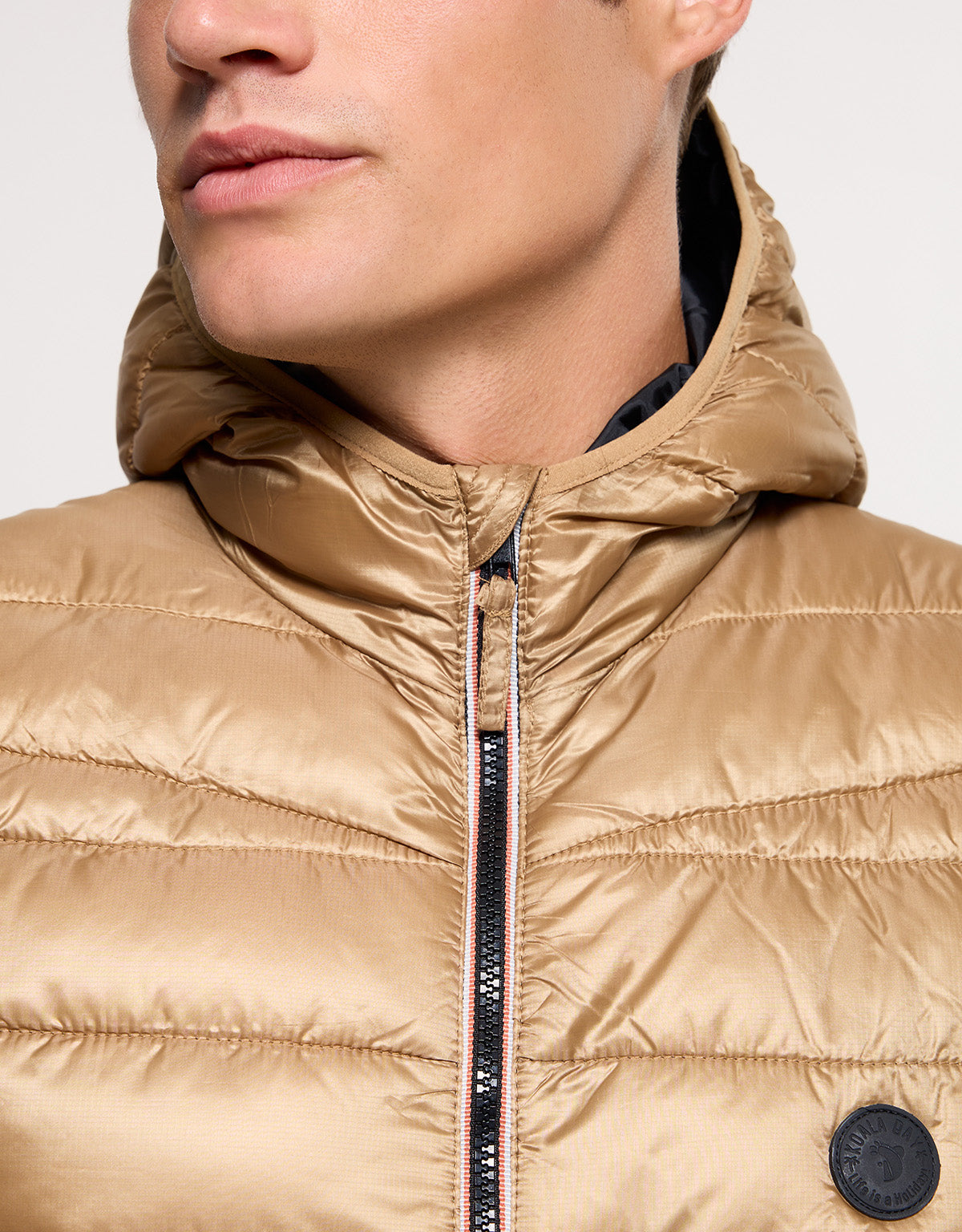 Chaleco Dorado con Capucha - Gisborne 6