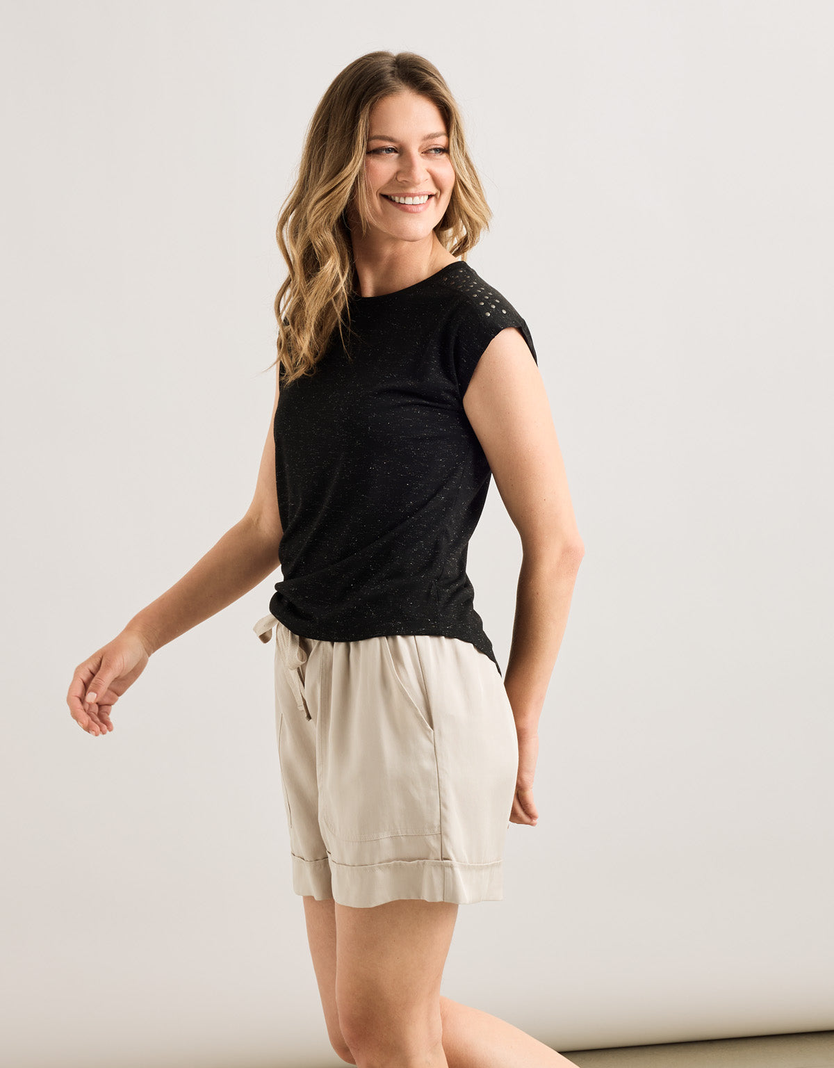 T-shirt noir à manches courtes - Shimera