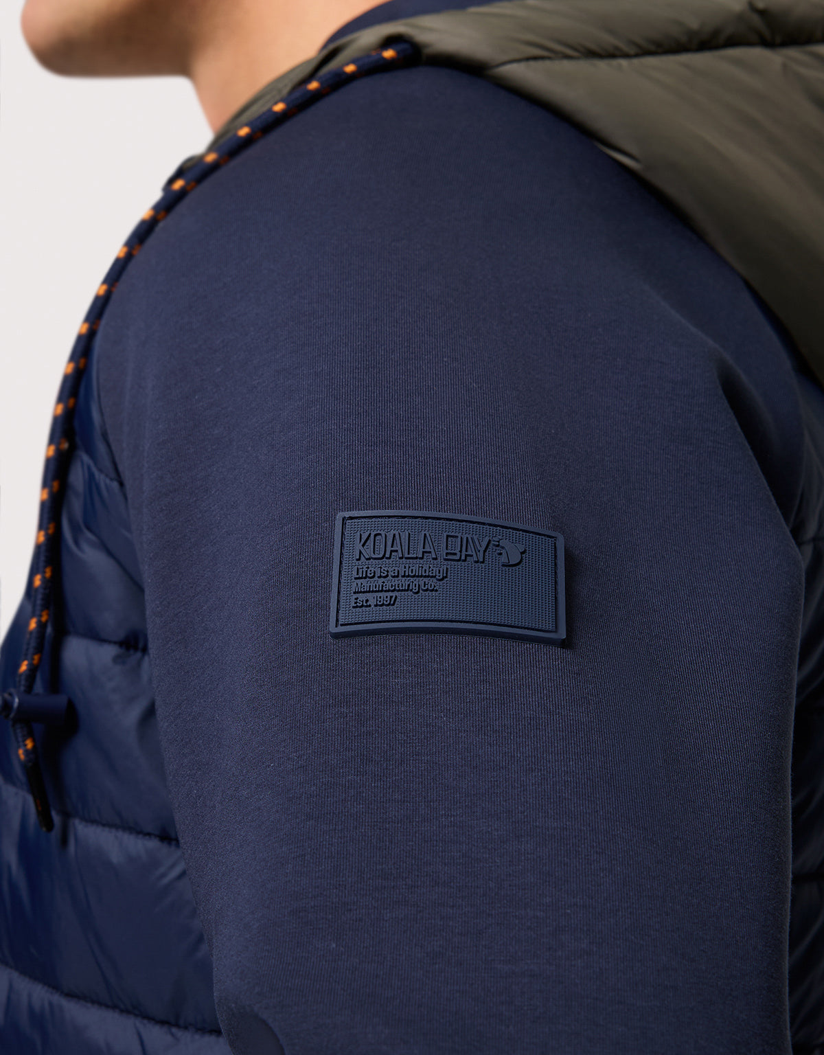 Chaqueta con Capucha Azul Marino - Nuni 7