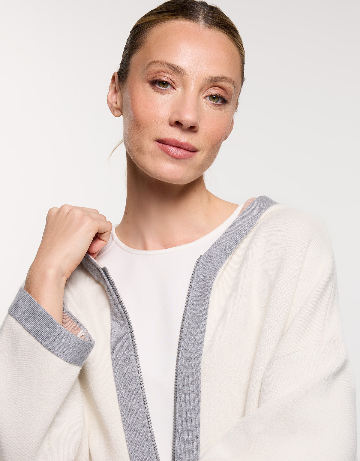 Chaqueta Poncho Blanca - Melbina 2