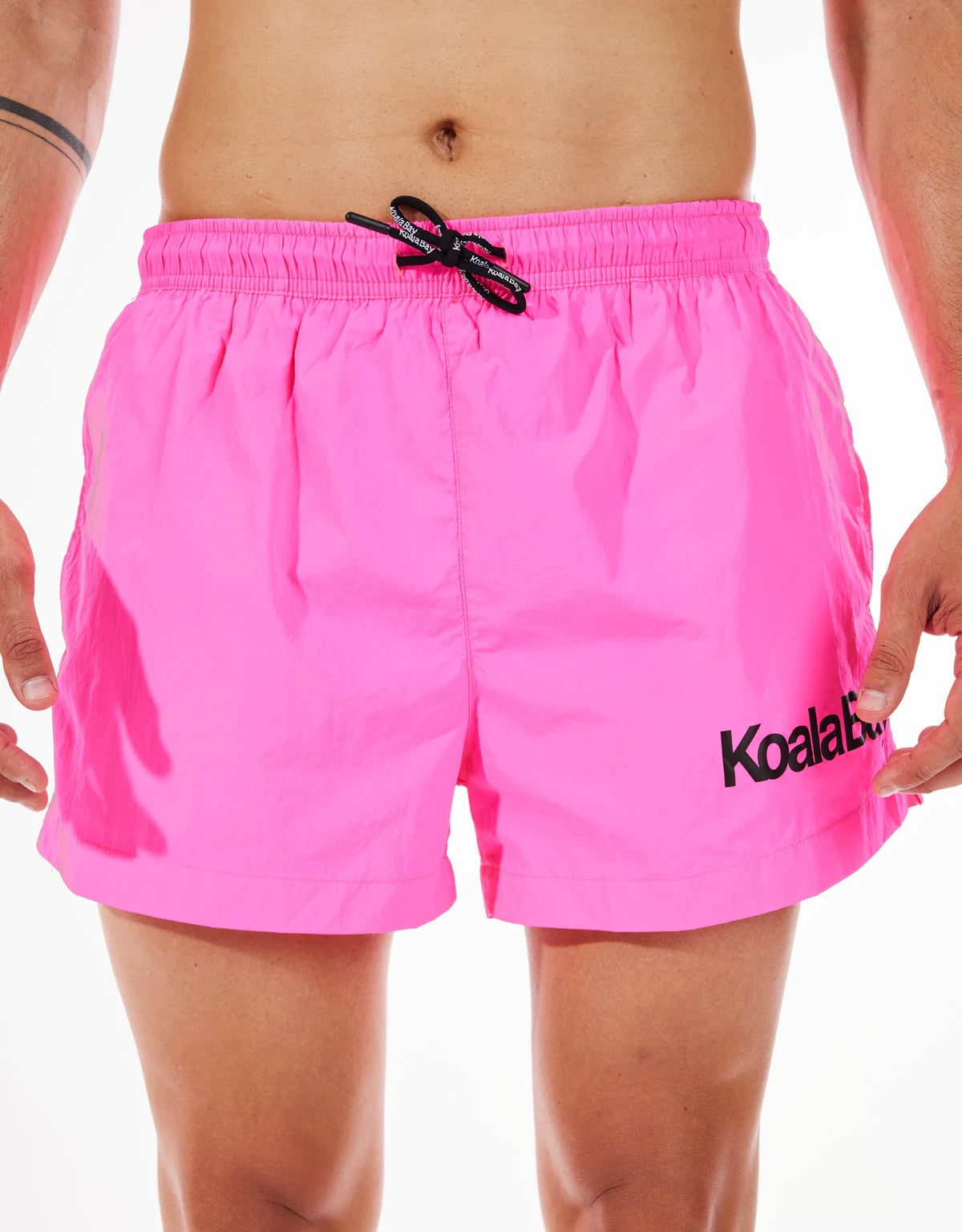 ▷ Short de bain rose fluo avec poches de la nouvelle collection homme. ©  24/48h 📦