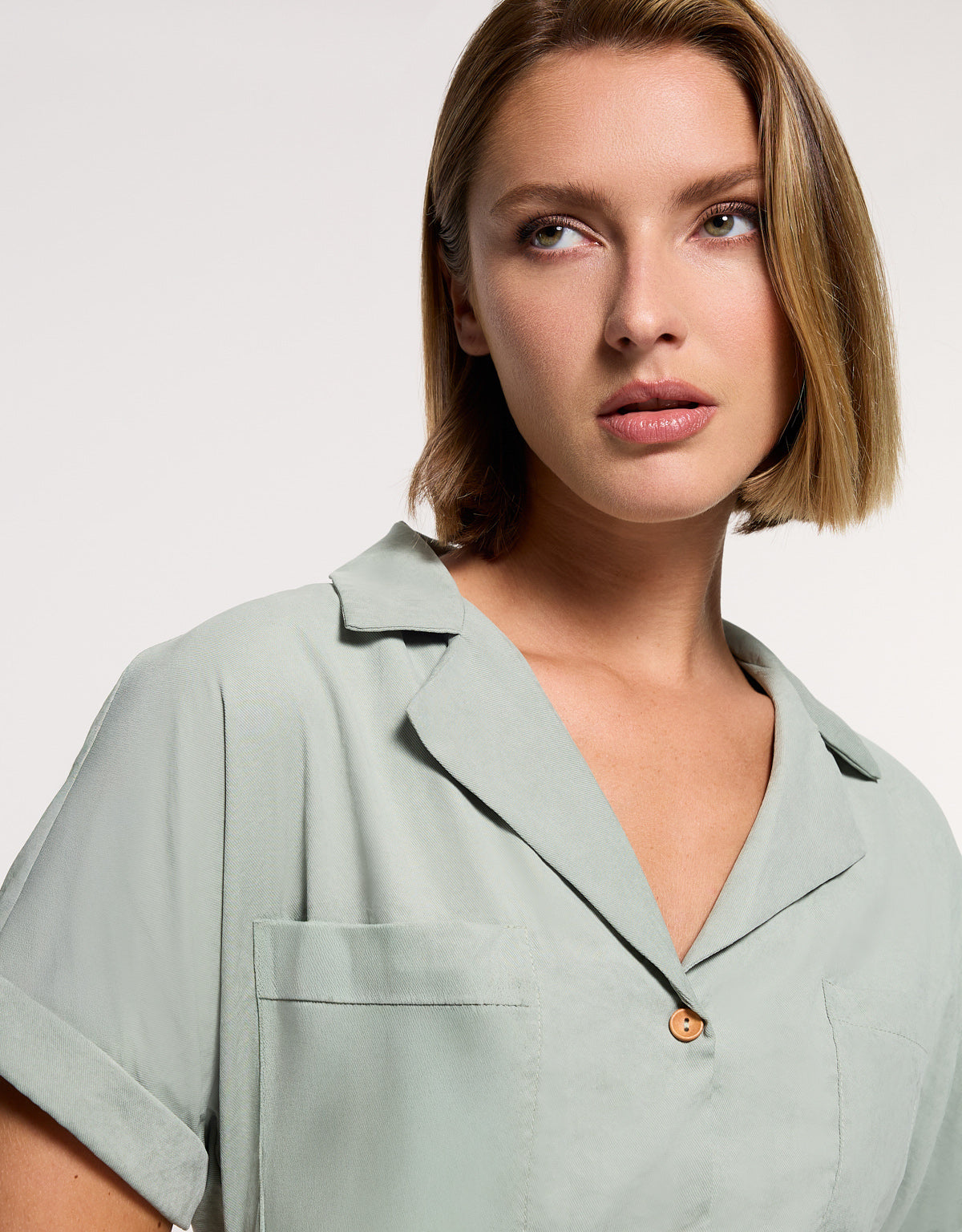 Kurzes Kleid in Hellkhaki – Ilice