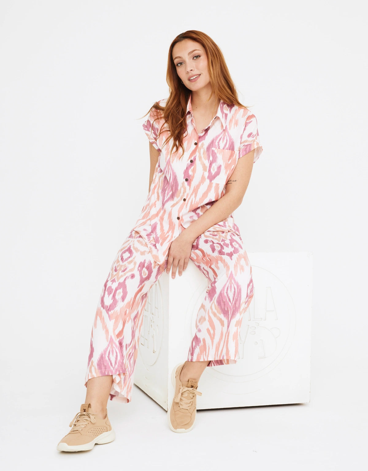 Pantalón satinado estampado 5