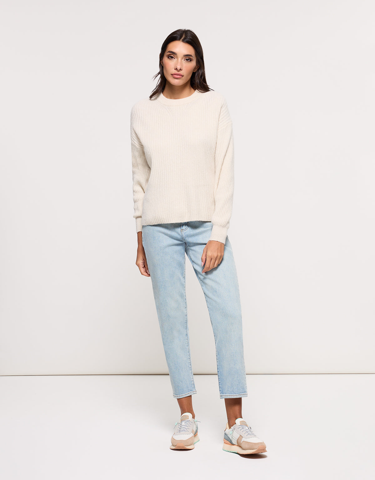 White Basic Long Sleeve Sweater - Capibara