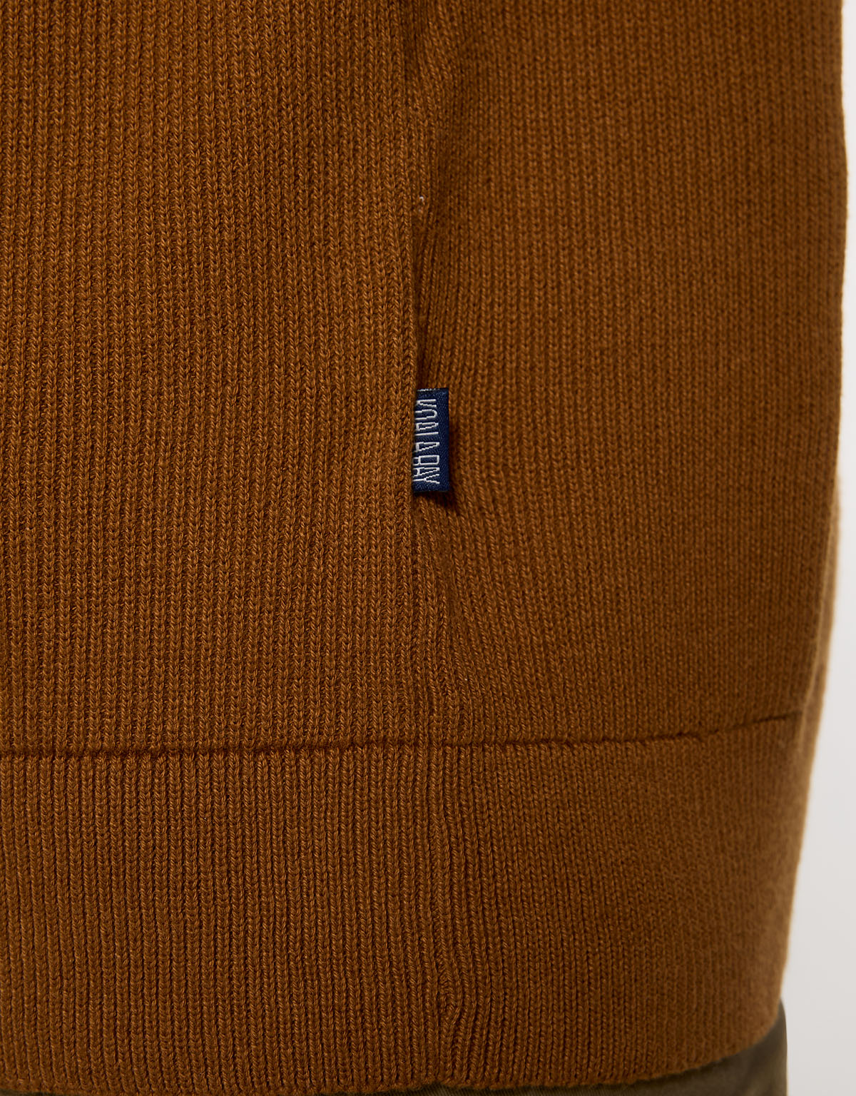 Jersey Manga Larga Marrón - Drobo 6