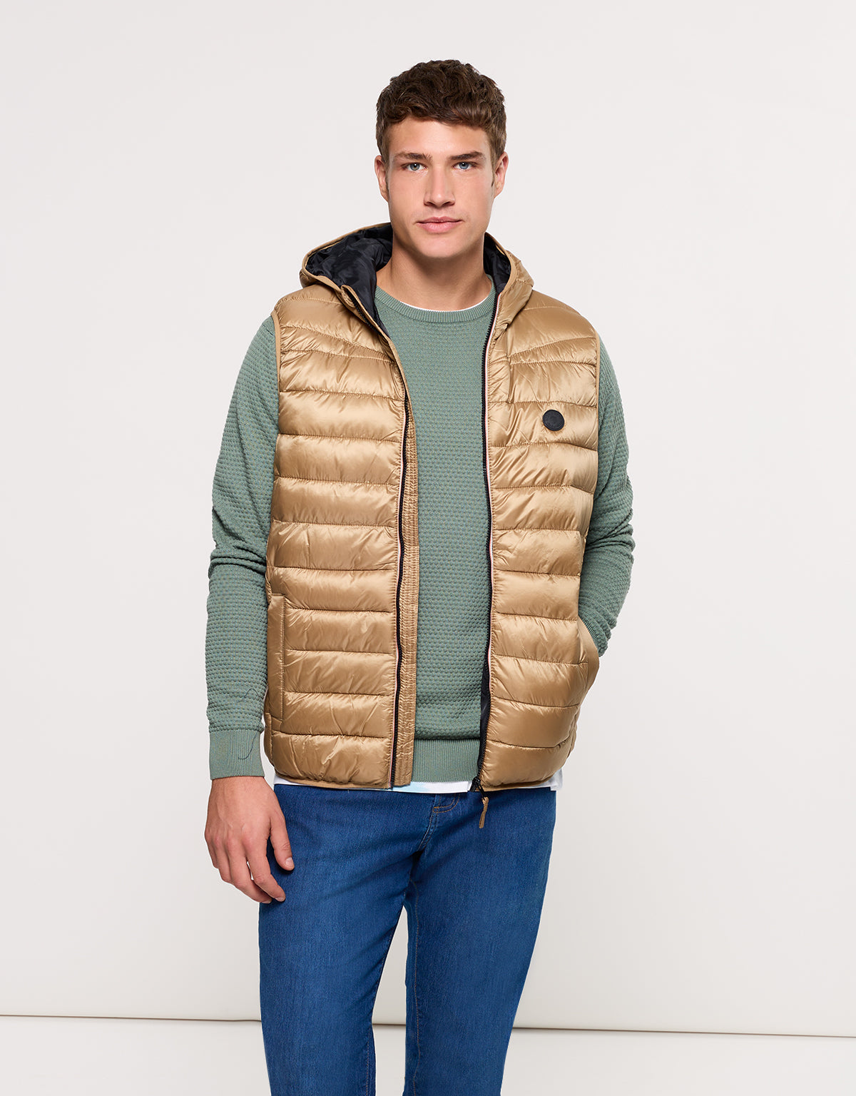 Chaleco Dorado con Capucha - Gisborne