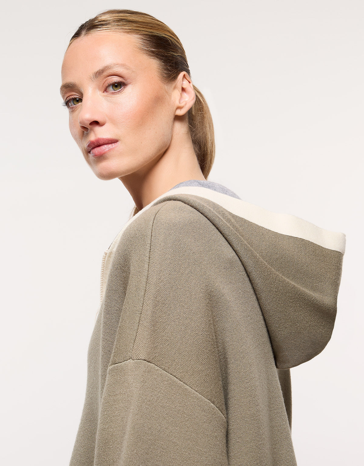 Chaqueta Poncho Caqui - Melbina 4