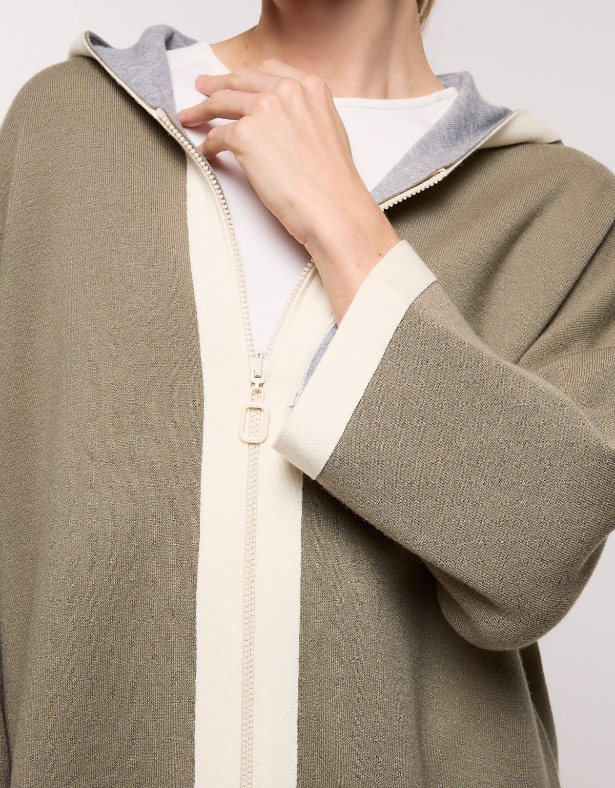 Chaqueta Poncho Caqui - Melbina 7