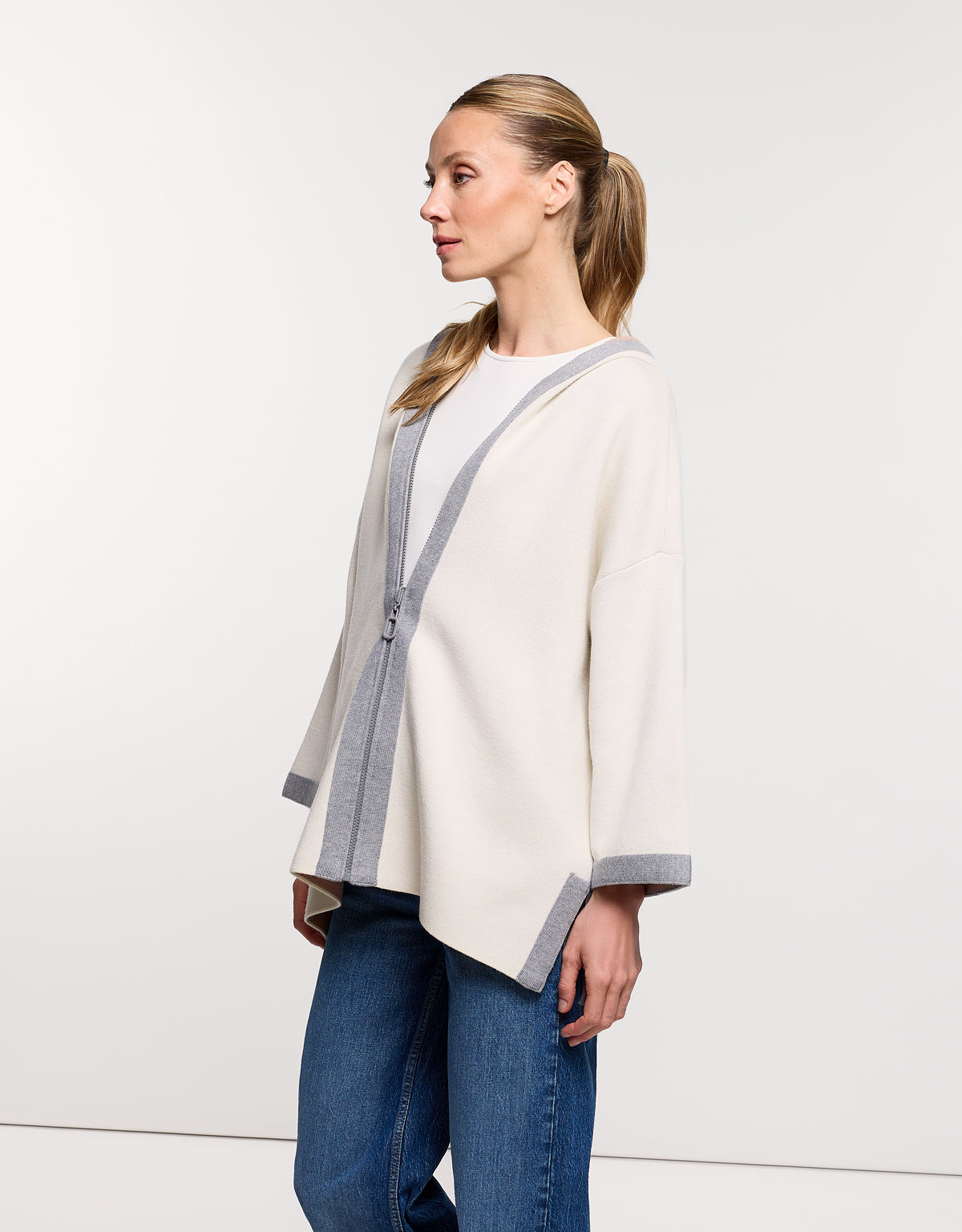 Chaqueta Poncho Blanca - Melbina 3