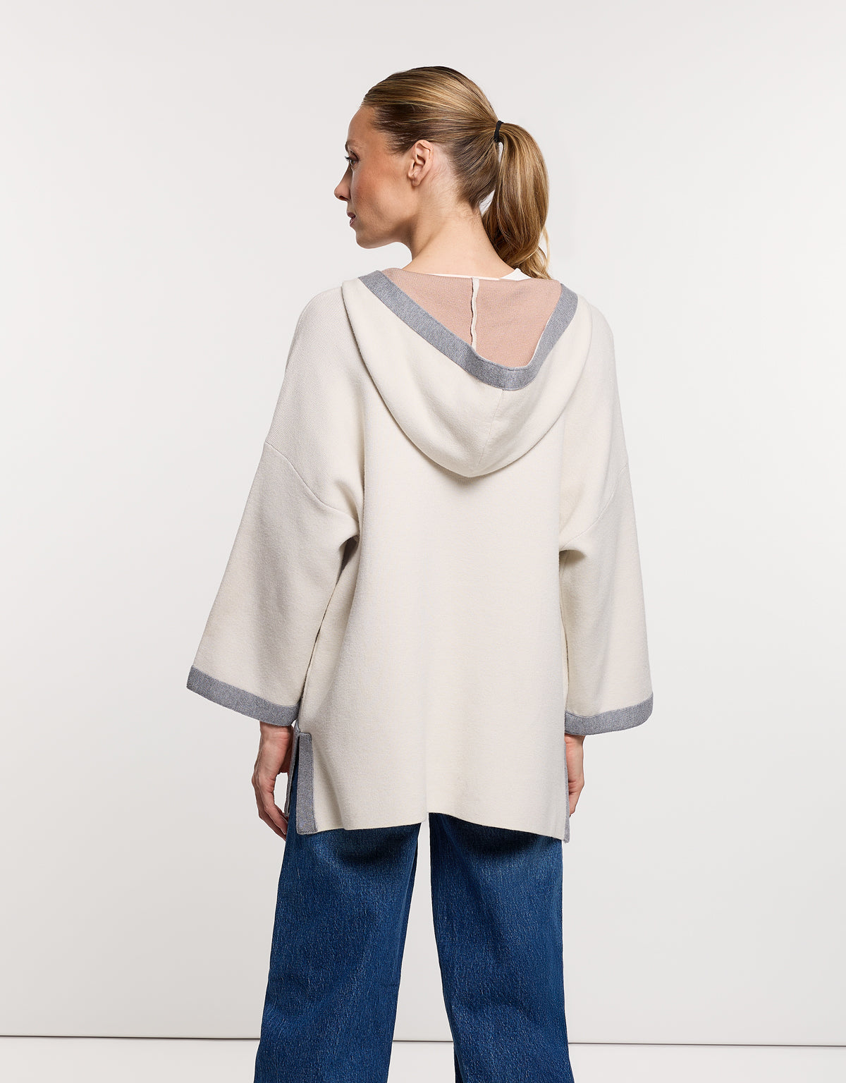 Chaqueta Poncho Blanca - Melbina 4